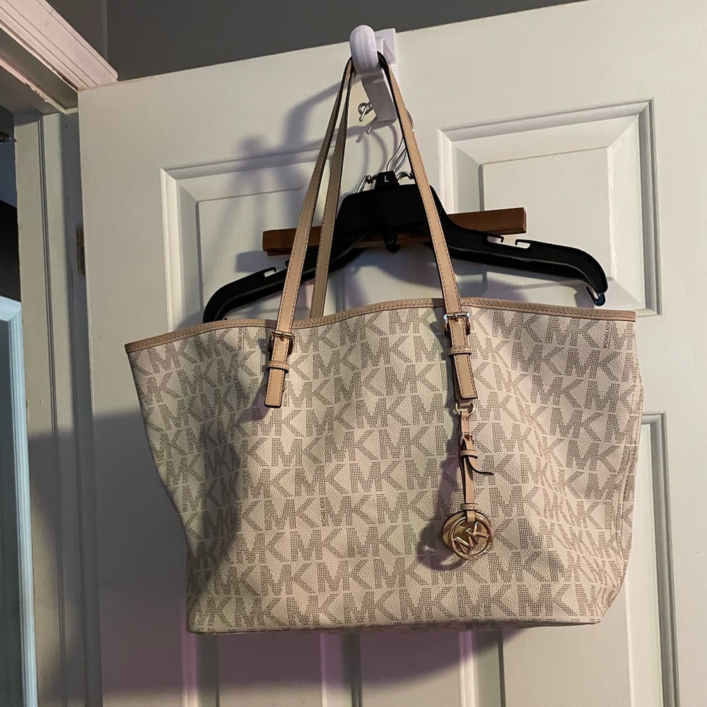 Michael Kors bag w/matching wallet